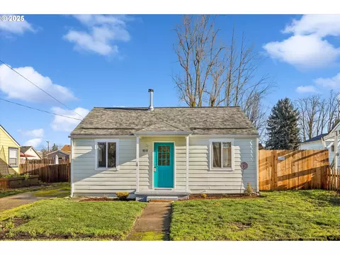 9510 NE Gertz Cir, Portland, OR 97211