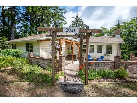2020 NE Surf Ave, Lincoln City, OR 97367