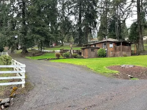 489 S 71st St, Springfield, OR 97478