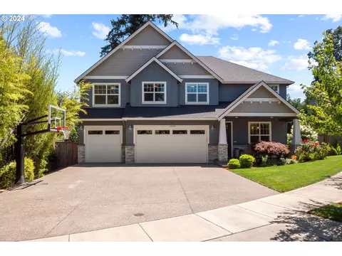 19300 Windmill Dr, Oregon City, OR 97045
