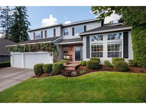10707 SW Heron Cir, Beaverton, OR 97007