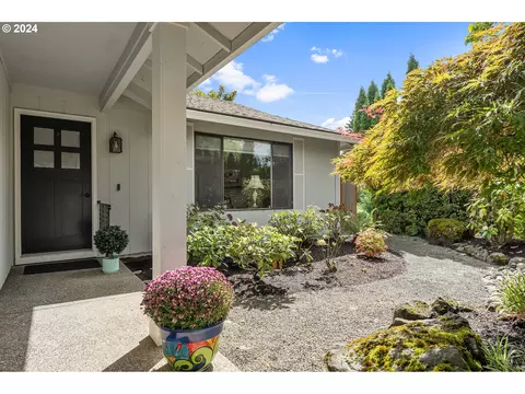 15860 SW Highland Ct, Portland, OR 97224