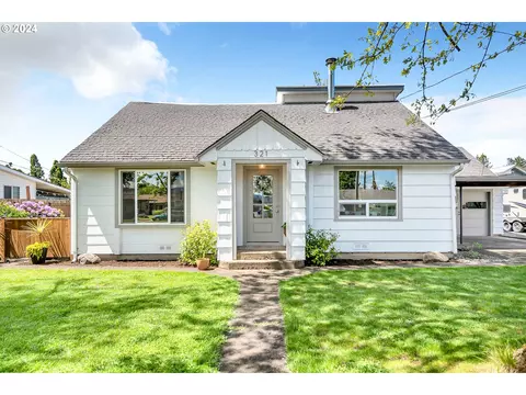 321 S 2nd St, Creswell, OR 97426