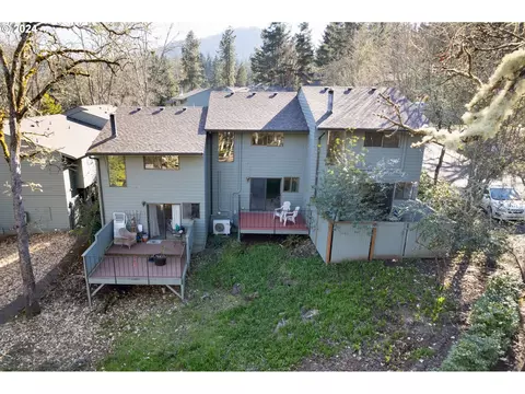 4431 Fox Hollow Rd #2, Eugene, OR 97405