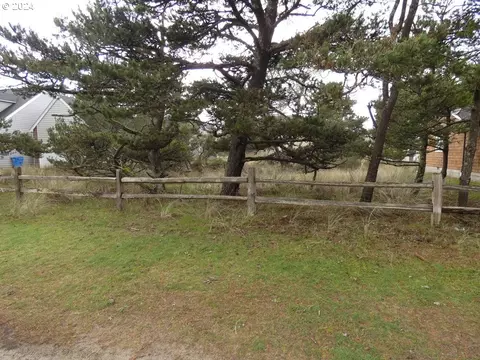 00015 Cape Kiwanda Dr, Pacific City, OR 97135