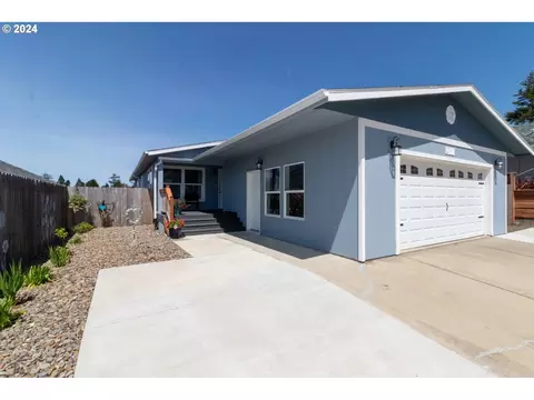1967 34th St, Florence, OR 97439