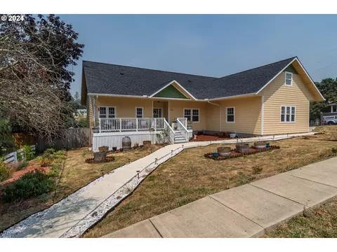 525 Oak St, Oakland, OR 97462