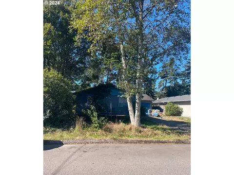 949 Kingwood St, Florence, OR 97439