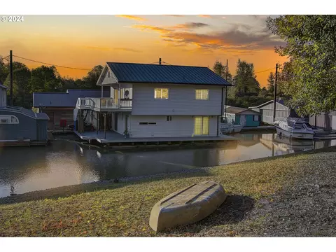 4911 NW 122nd St #9, Vancouver, WA 98685