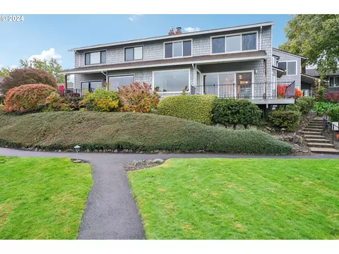 651 N Tomahawk Island Dr, Portland, OR 97217