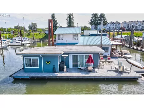 559 NE Bridgeton Rd #6, Portland, OR 97211