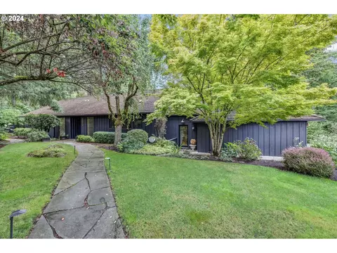 3805 SW 54th Pl, Portland, OR 97221