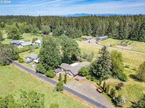 25683 Perkins Rd, Veneta, OR 97487