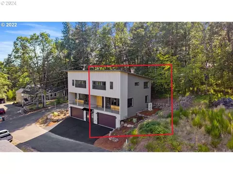 220 NW Byrkett Pl, White Salmon, WA 98672