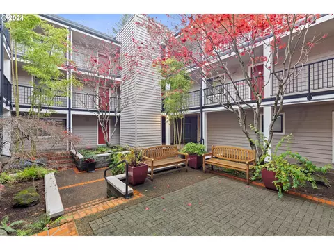 6600 SE Division St #209, Portland, OR 97206