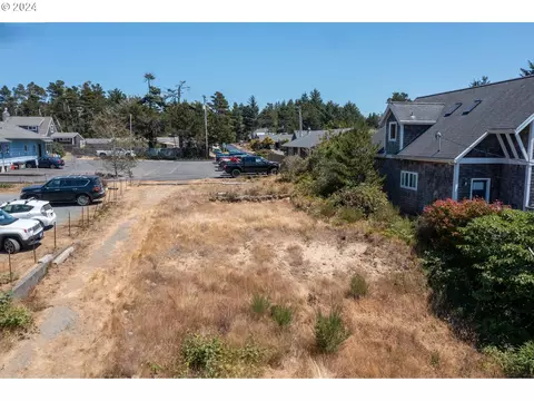 132 S 3rd St, Manzanita, OR 97130