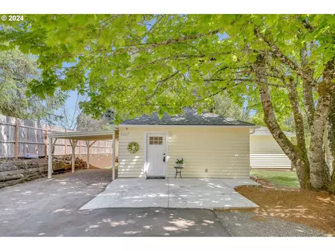 5227 SE Hill Rd, Milwaukie, OR 97267
