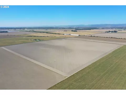 W Cartney Dr, Harrisburg, OR 97446
