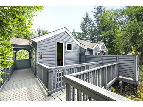 260 NW Seblar Dr, Portland, OR 97210