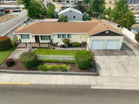 712 E Fourth Ave, Riddle, OR 97469