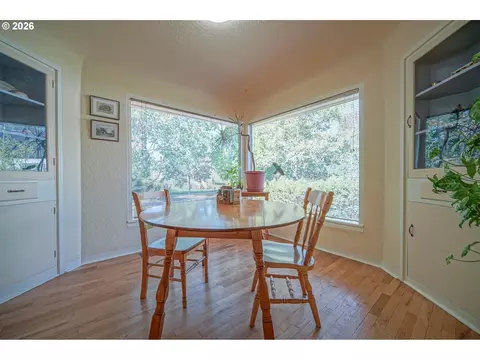 Dining - 1052 W 10th Ave, Eugene, OR 97402 photo 2 of 4