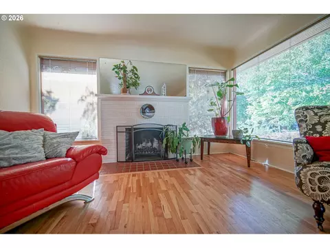 Living - 1052 W 10th Ave, Eugene, OR 97402 photo 4 of 5