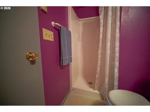 Bath - 1052 W 10th Ave, Eugene, OR 97402 photo 5 of 7