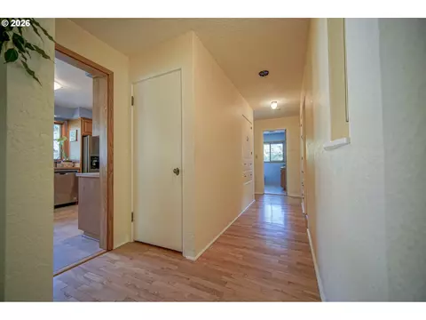 Entry Way - 1052 W 10th Ave, Eugene, OR 97402 photo 1 of 1