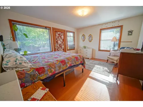 Bedroom - 1052 W 10th Ave, Eugene, OR 97402 photo 4 of 6