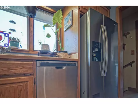 Kitchen - 1052 W 10th Ave, Eugene, OR 97402 photo 7 of 10
