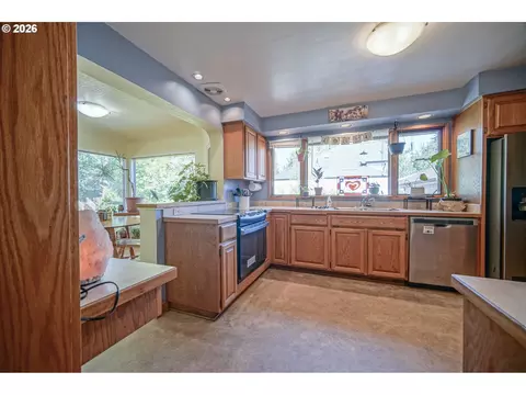 Kitchen - 1052 W 10th Ave, Eugene, OR 97402 photo 2 of 10