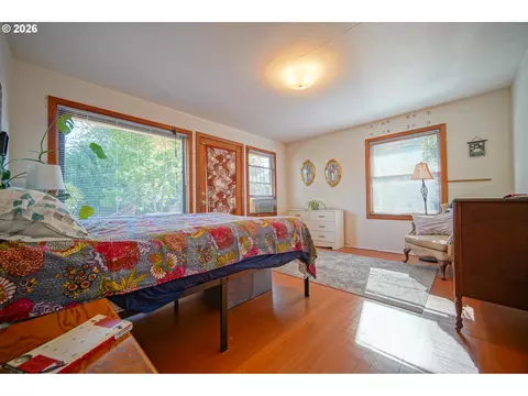 Bedroom - 1052 W 10th Ave, Eugene, OR 97402 photo 1 of 6
