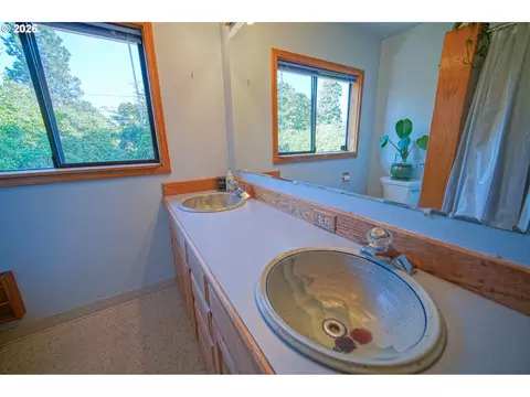 Bath - 1052 W 10th Ave, Eugene, OR 97402 photo 7 of 7