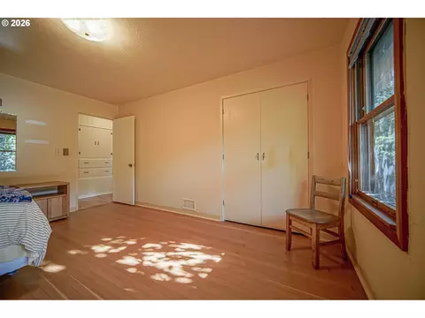 Bedroom - 1052 W 10th Ave, Eugene, OR 97402 photo 6 of 6