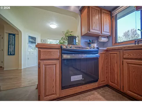 Kitchen - 1052 W 10th Ave, Eugene, OR 97402 photo 6 of 10