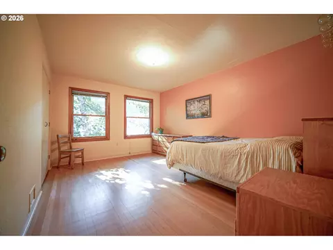 Bedroom - 1052 W 10th Ave, Eugene, OR 97402 photo 5 of 6