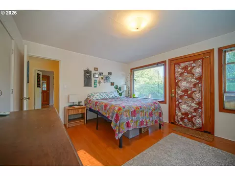Bedroom - 1052 W 10th Ave, Eugene, OR 97402 photo 2 of 6
