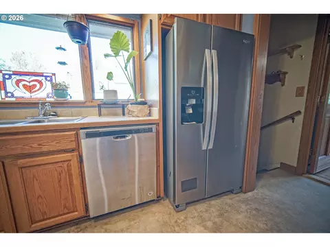 Kitchen - 1052 W 10th Ave, Eugene, OR 97402 photo 9 of 10