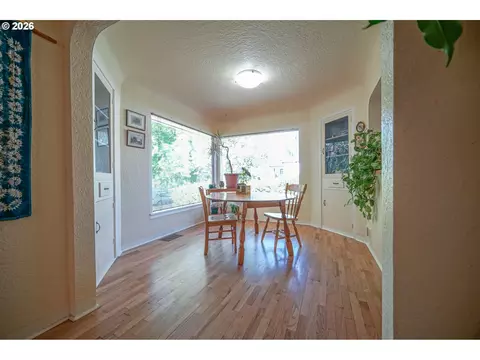 Dining - 1052 W 10th Ave, Eugene, OR 97402 photo 1 of 4