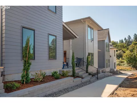 7731 SW 42nd Ave #LOT 20, Portland, OR 97219