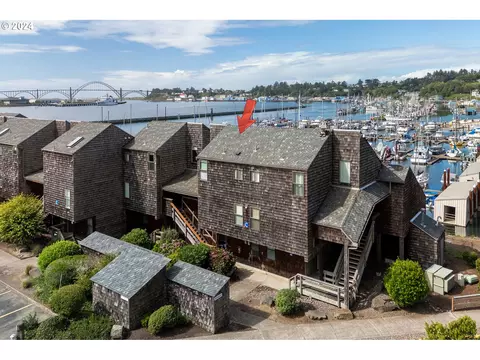 1000 SE Bay Blvd #201/301, Newport, OR 97365