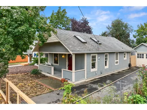 6737 SE 68th Ave, Portland, OR 97206