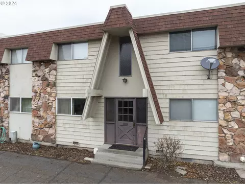1622 E 9th St #11, The Dalles, OR 97058
