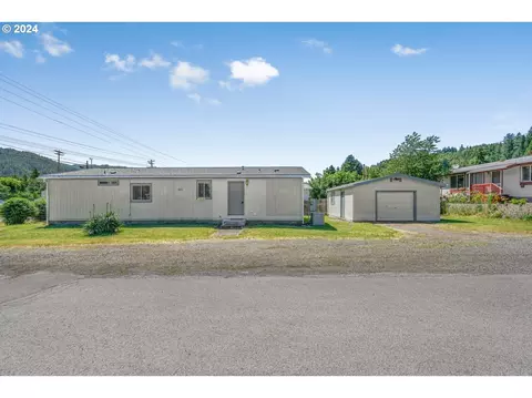 76414 Cherry St, Oakridge, OR 97463
