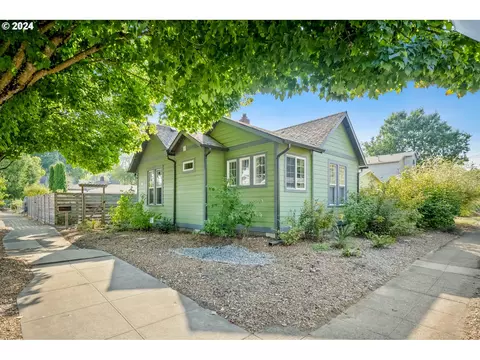 9737 N Charleston Ave, Portland, OR 97203