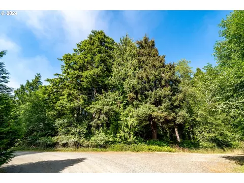 N Timberlake St, Rockaway Beach, OR 97136