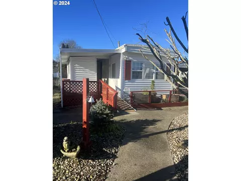 165 N 4th St, Lakeside, OR 97449