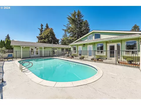 8398 Cason Rd, Gladstone, OR 97027