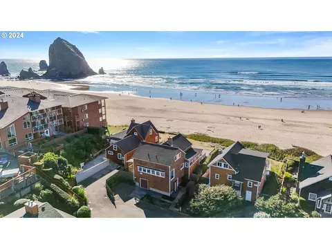1388 Pacific Ave, Cannon Beach, OR 97110