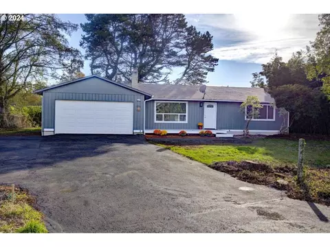 520 NW 7th Pl, Warrenton, OR 97146